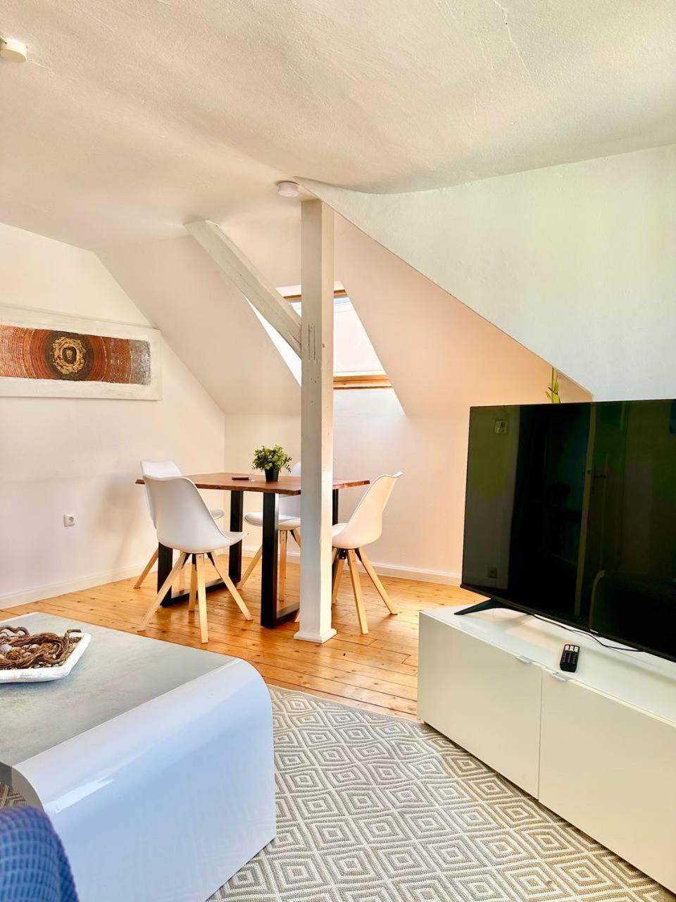 Schoenes City-Apartment Mit 2 Schlafzimmer, Parkplatz, Ruhig Und Hell, D46-Dg Oldenburg Eksteriør billede